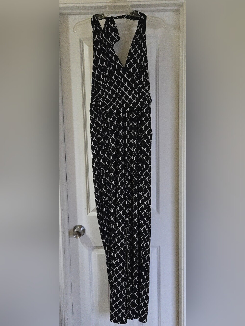 Boston Proper Black & White Abstract Geometric Print Halter Jumpsuit V-neck 14
